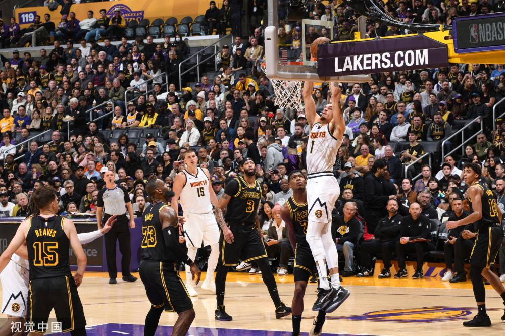 从不拘泥于 从不拘泥于